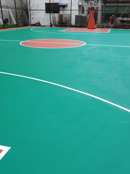 东台 球场长期使用易出现地面开裂